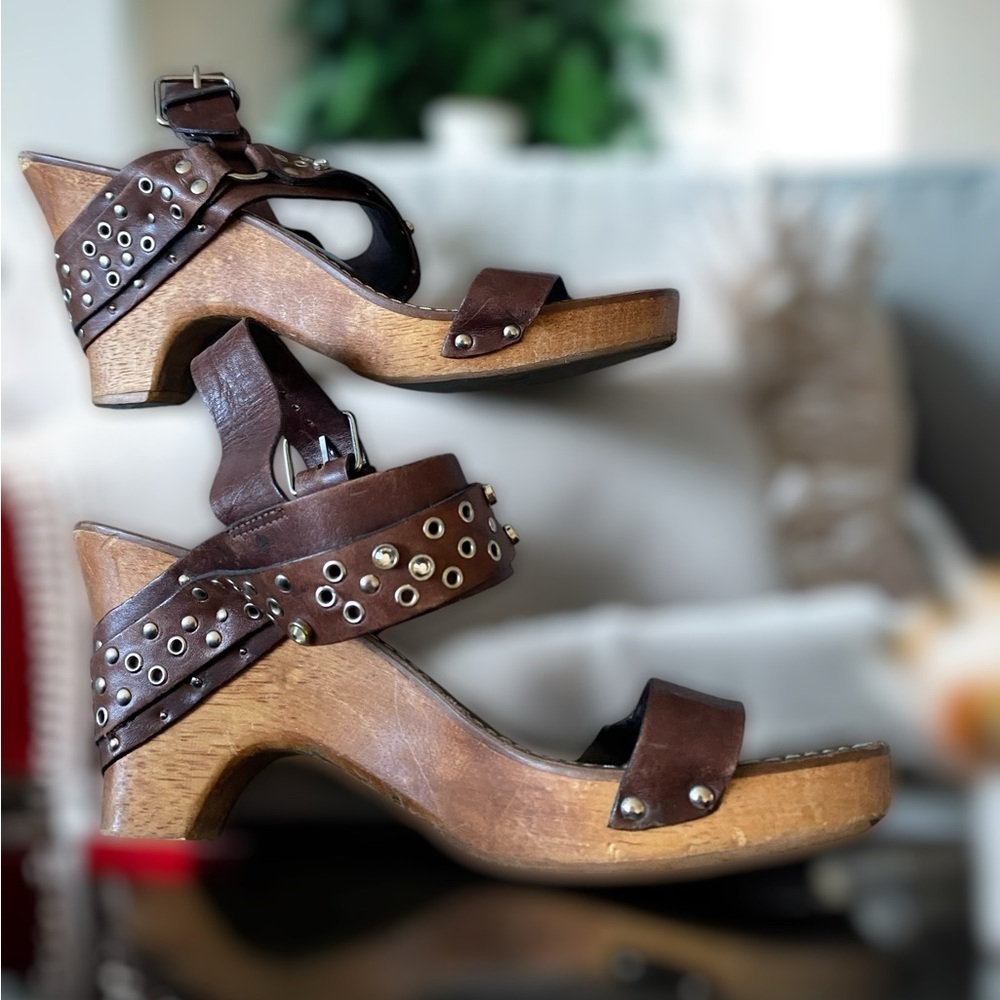 SOLD
🌟 FRYE Whitney Crystal wedges size 10 * Thrashed - Picture 13 of 17